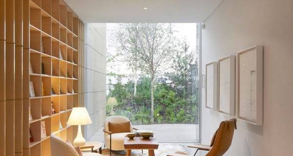 Maggies Southampton reading area with high glass partitions, surrounded by a verdant garden.