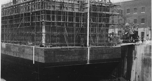  McAlpine workers constructing one of the caissons