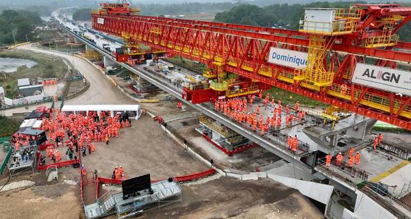 Colne Valley Viaduct Deck Segment Installation